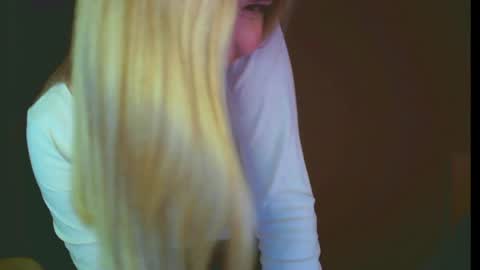 Mia online show from January 21, 8:11 pm