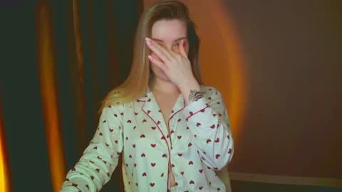 Mia online show from December 26, 2:01 am