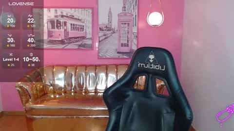 Mia online show from November 20, 1:21 pm