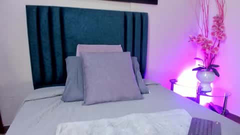 Mia online show from March 24, 12:16 am