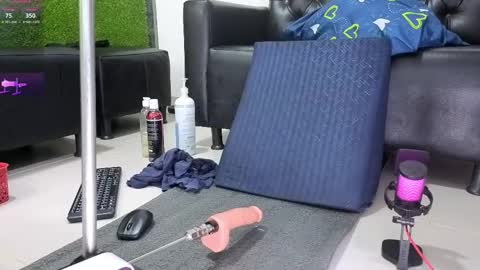 Mia K online show from October 18, 12:09 pm