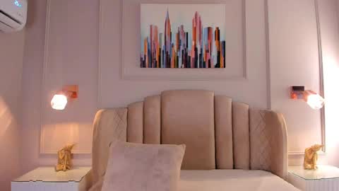 Mia online show from April 4, 8:38 pm