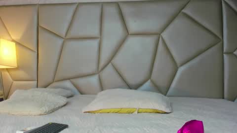 mia_kleim1 online show from February 6, 8:00 pm