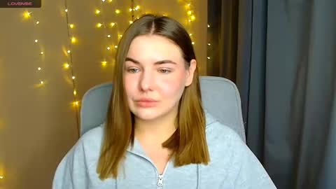 mia_lemm online show from November 19, 9:30 am