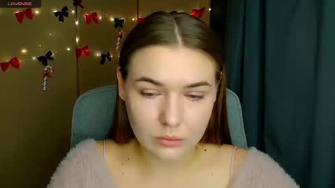 mia_lemm online show from December 5, 9:30 am