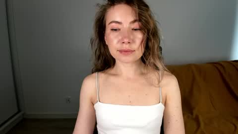 Mia online show from April 19, 1:12 pm