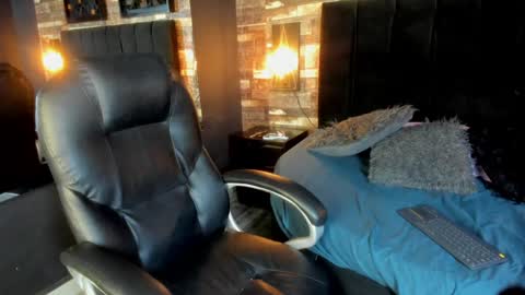 Mia Montier online show from December 30, 2:40 pm