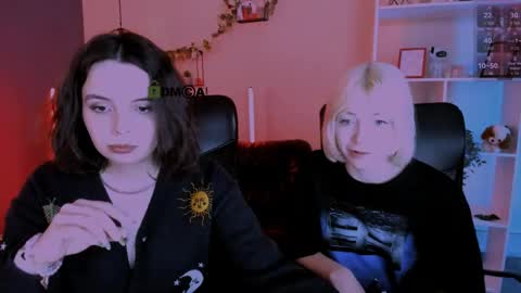 mia_mooon_ online show from April 25, 8:38 am