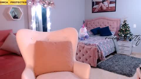 Mia online show from December 13, 12:09 am