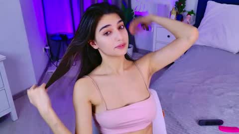 Mia online show from December 20, 3:08 pm