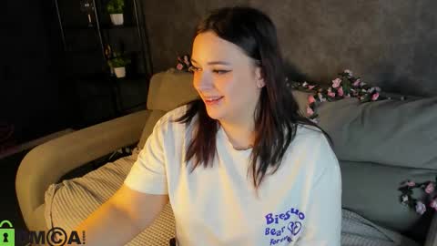 Mia online show from November 1, 2:34 am