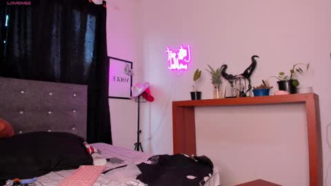 Snapshot of mia_ravenn chatting on February 1, 10:02 pm Mia online show from February 1, 10:02 pm