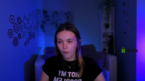 mia online show from April 13, 9:13 am