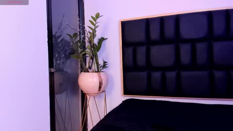 mia online show from December 20, 6:20 am