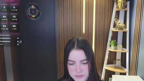 Mia online show from December 7, 8:00 pm