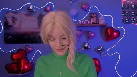 mia_starrr_ online show from February 15, 8:18 pm