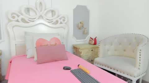mia_tentacion__ online show from May 26, 12:00 pm