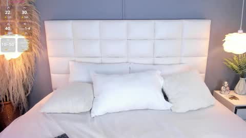 mia vixenn  online show from November 12, 4:59 am