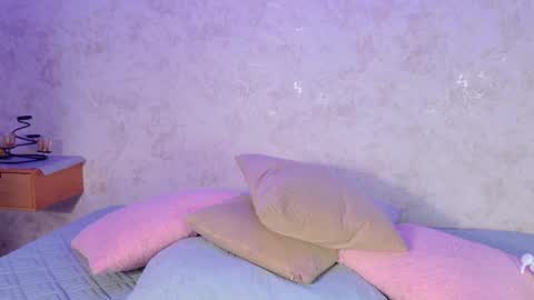 mia_vy online show from May 24, 3:03 am