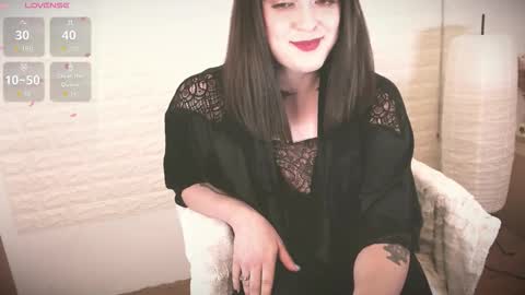 mia_wallase online show from September 19, 3:49 pm