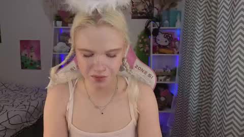 Mia online show from June 5, 3:35 am