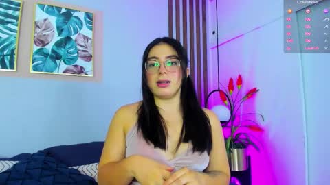 mia_wills_ online show from March 19, 5:07 pm