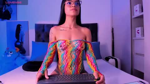 Snapshot of mia_world_ chatting on January 8, 10:16 pm online show from January 8, 10:16 pm