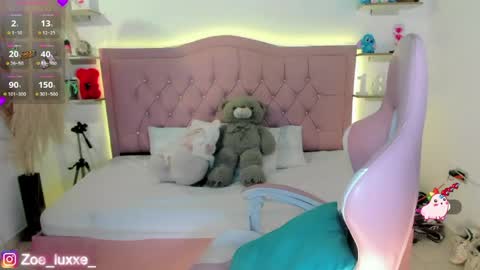 Mia online show from May 1, 9:20 pm