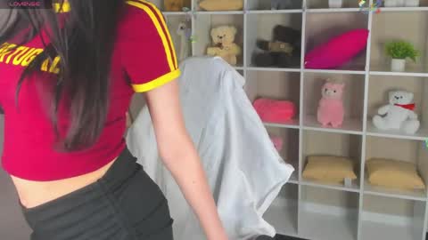 Mia online show from April 14, 11:13 am