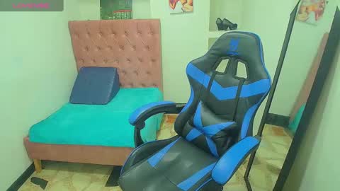       online show from December 7, 2:52 pm