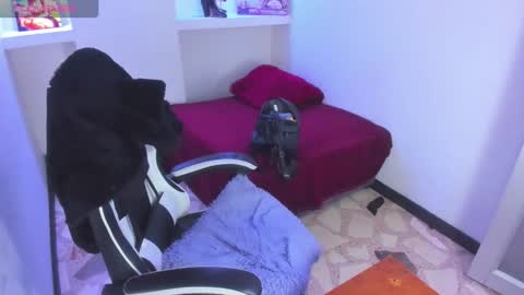       online show from February 4, 11:47 am