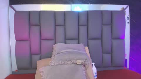 Mia online show from February 24, 12:08 pm