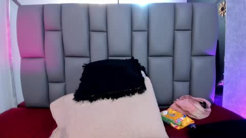 Mia online show from March 10, 12:06 pm