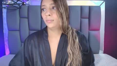 Mia online show from September 12, 12:07 pm