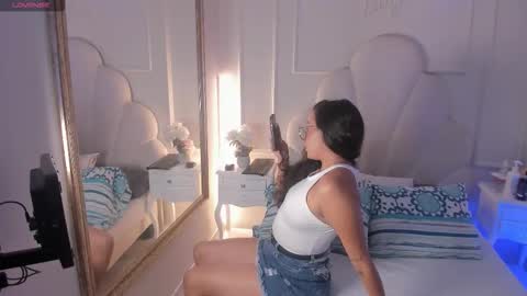 miaaffox online show from February 1, 8:39 pm