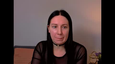 Mia online show from February 19, 4:39 pm