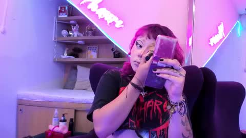 Mia online show from March 3, 12:50 pm