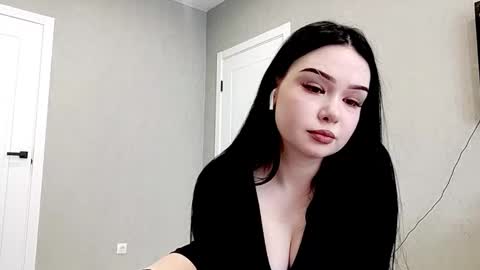 Mia online show from February 28, 8:07 am