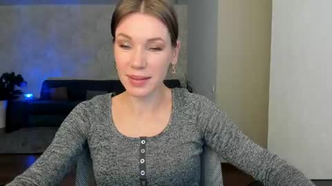 Mia online show from May 11, 4:41 am