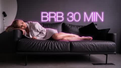 Mia online show from February 26, 6:33 pm