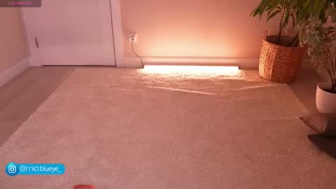 miablueye online show from November 20, 3:20 pm