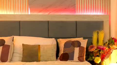 Mia online show from November 18, 9:40 pm