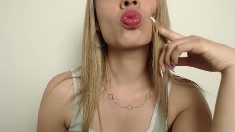 Snapshot of miacollings1 chatting on October 19, 10:47 pm Miia  online show from October 19, 10:47 pm