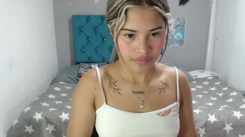 miacumgirl online show from May 4, 12:22 pm