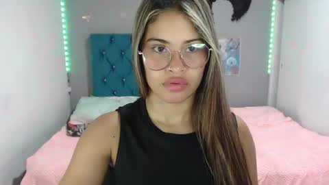 miacumgirl online show from June 22, 12:12 pm