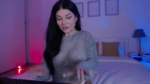 miacute4u online show from April 8, 6:00 pm