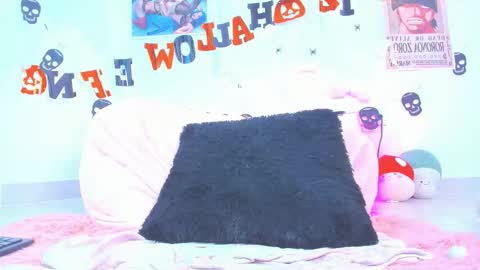 Snapshot of miaengels_ chatting on October 18, 1:21 am Mia Engels  online show from October 18, 1:21 am