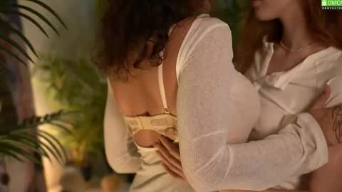 Mia online show from September 9, 11:43 am