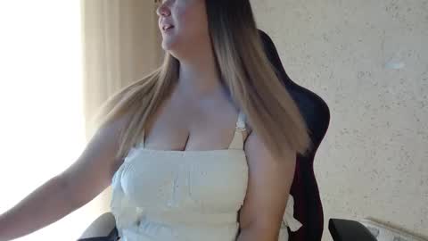 MiaFoxisJa online show from May 17, 3:49 am