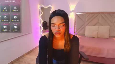 Snapshot of miagates_tay chatting on October 22, 3:21 am Mia online show from October 22, 3:21 am